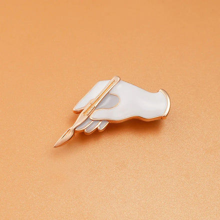 Hanreshe White Gloves with Scalpel Surgical Brooch Pins Enamel Lapel Badge Medical Jewelry for Surgeon Doctor Nurse